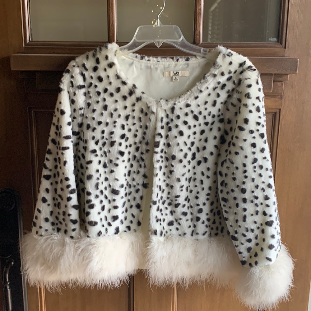 Faux fur coat/Wrap with Sleeves